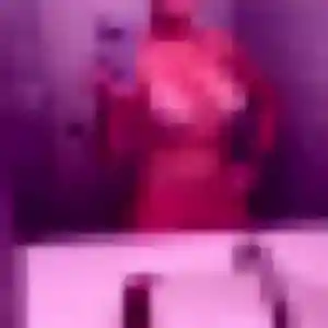 Rencontre Laura, 24 ans à Avranches en privé