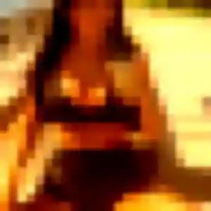 Fatima, 19 ans, connectée à Colombes pour une rencontre coquine