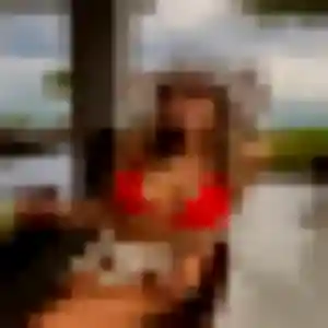 Bertrane, 24 ans, connectée à Hourtin pour une rencontre coquine