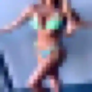 Rejoins Elena, 37 ans à Le Passage en privé