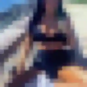 Maya (19 ans) à Pornichet propose un rencontre cougar ce soir