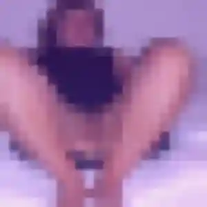 Rejoins Celine, 24 ans à Saint-Chéron gratuitement