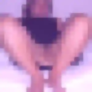 Découvre Josephine, 27 ans à Saint-Cyr-en-Val en privé
