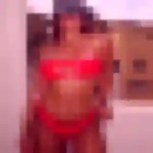 Joana, fille de 21 ans veut rencontre cougar à Saint-Léger-du-Bourg-Denis