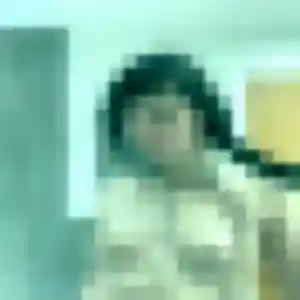 Touria, 32 ans, en ligne à Trégunc pour un rencontre cougar